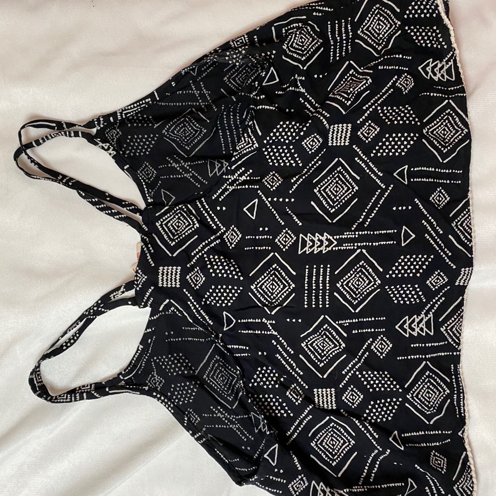 Target Brand Patterned Flow Top - Picture 2 of 3